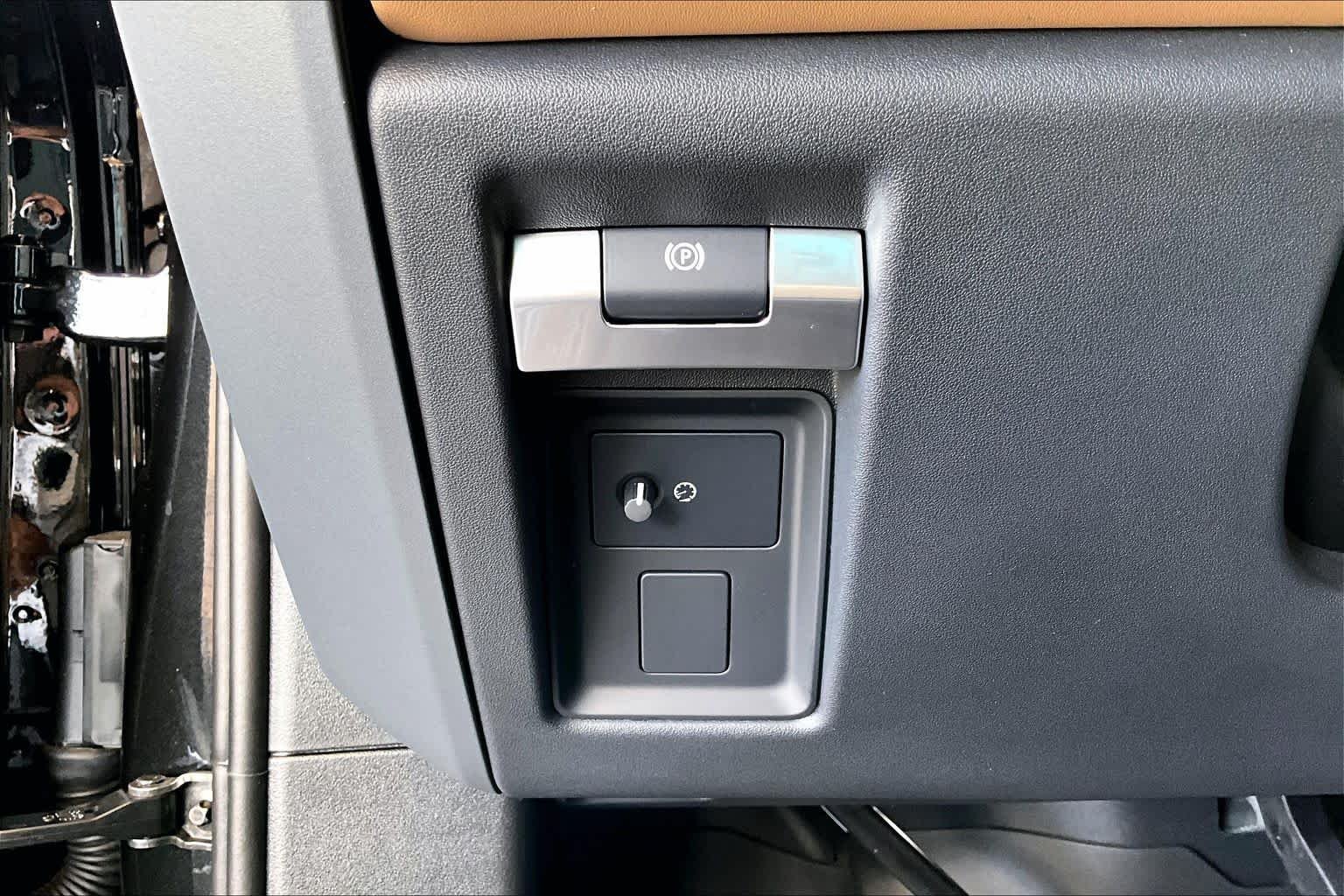 New 2026 Santorini Black Land Rover S image 19