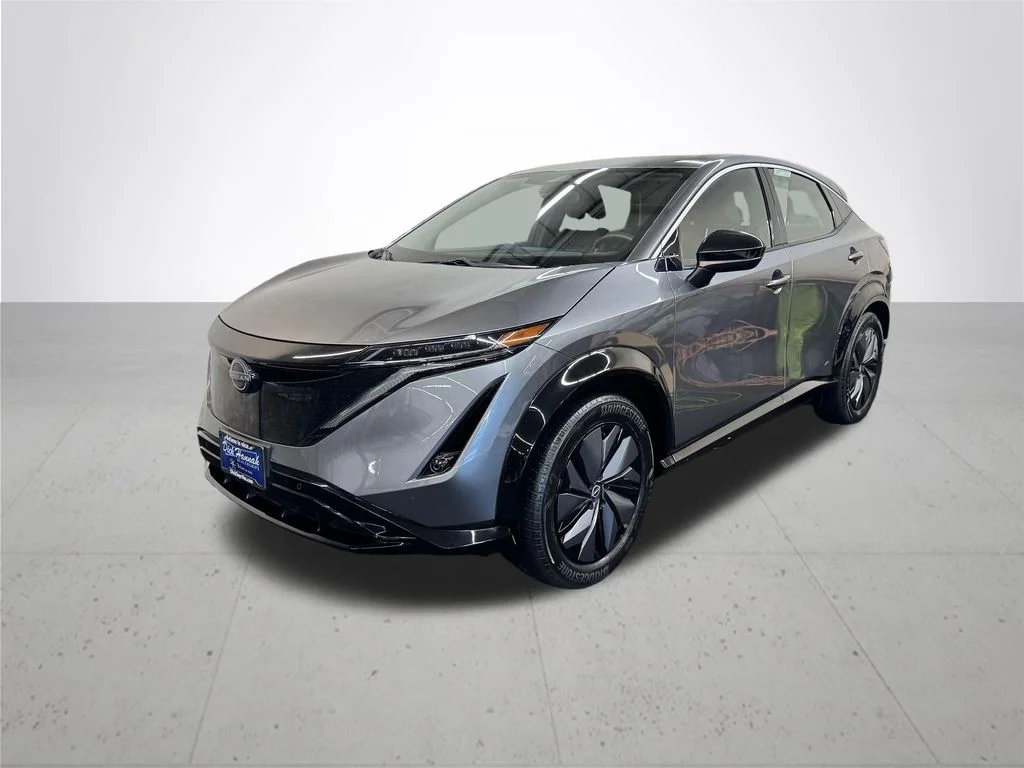 Used 2023 Gray Nissan ENGAGE image 2