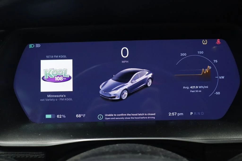 Used 2020  Tesla Long Range image 22
