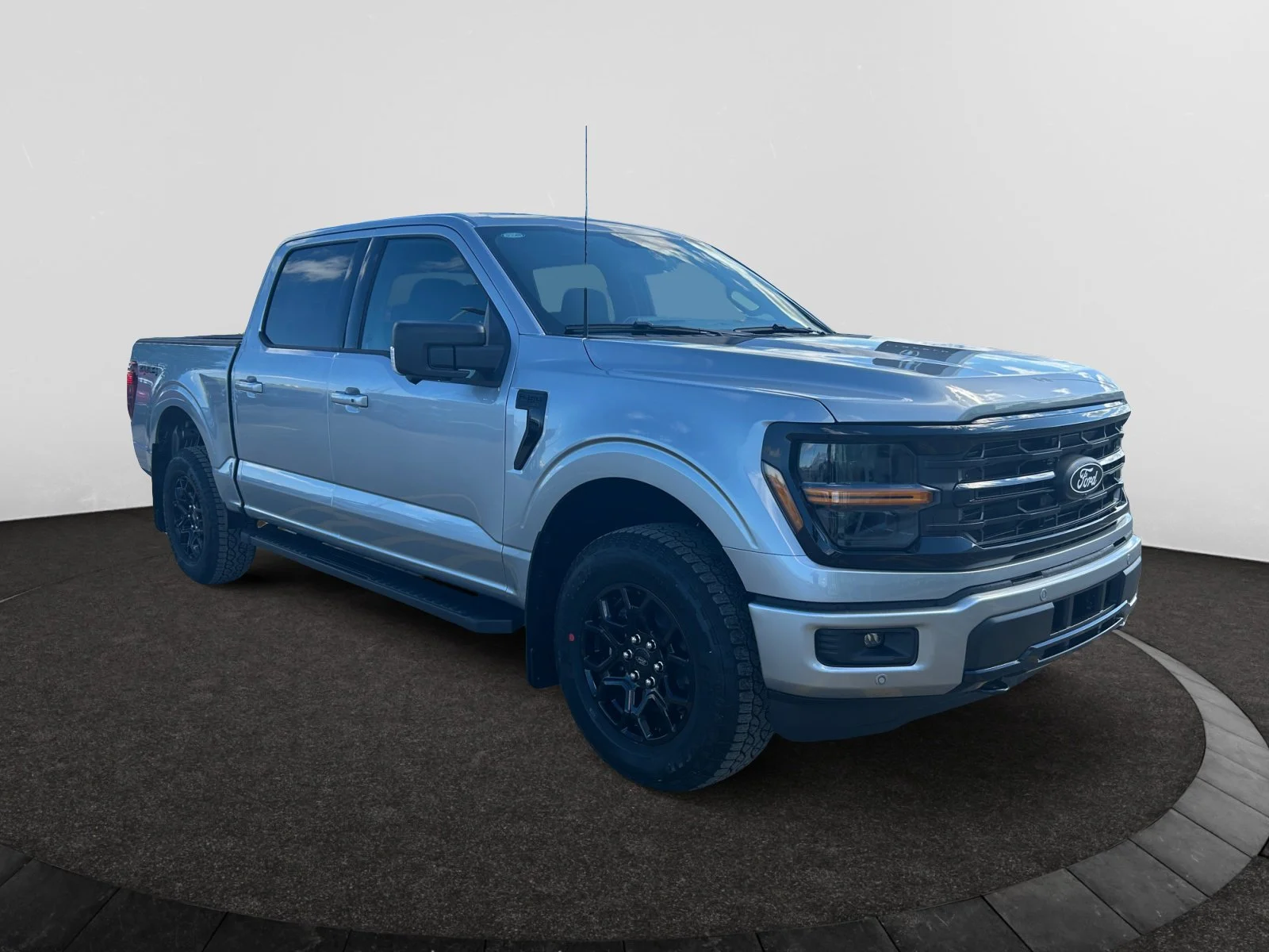 New 2026 Iconic Silver Metallic Ford XLT image 7