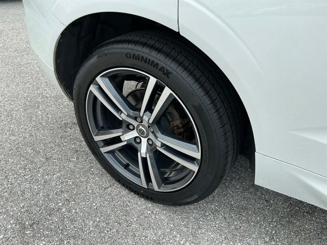 Used 2019 White Volvo T5 Momentum image 61