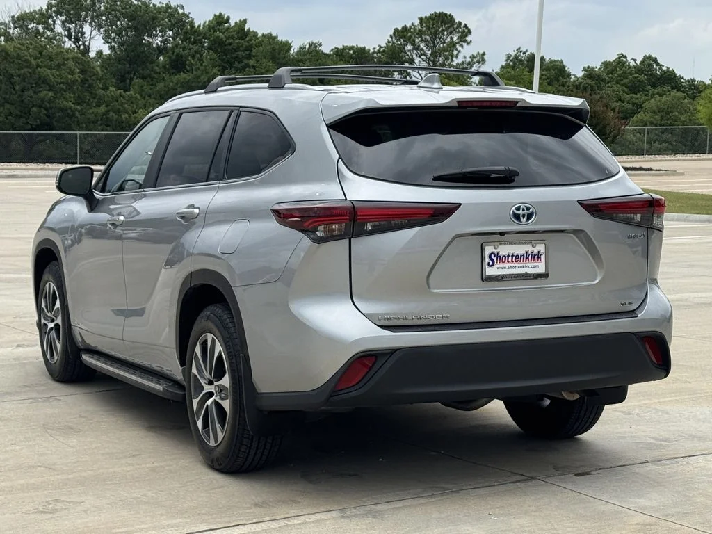 Used 2024 Silver Toyota XLE image 4
