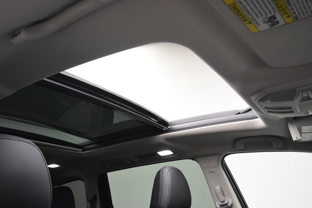 Used 2025 Crystal White Pearl Subaru Limited image 19