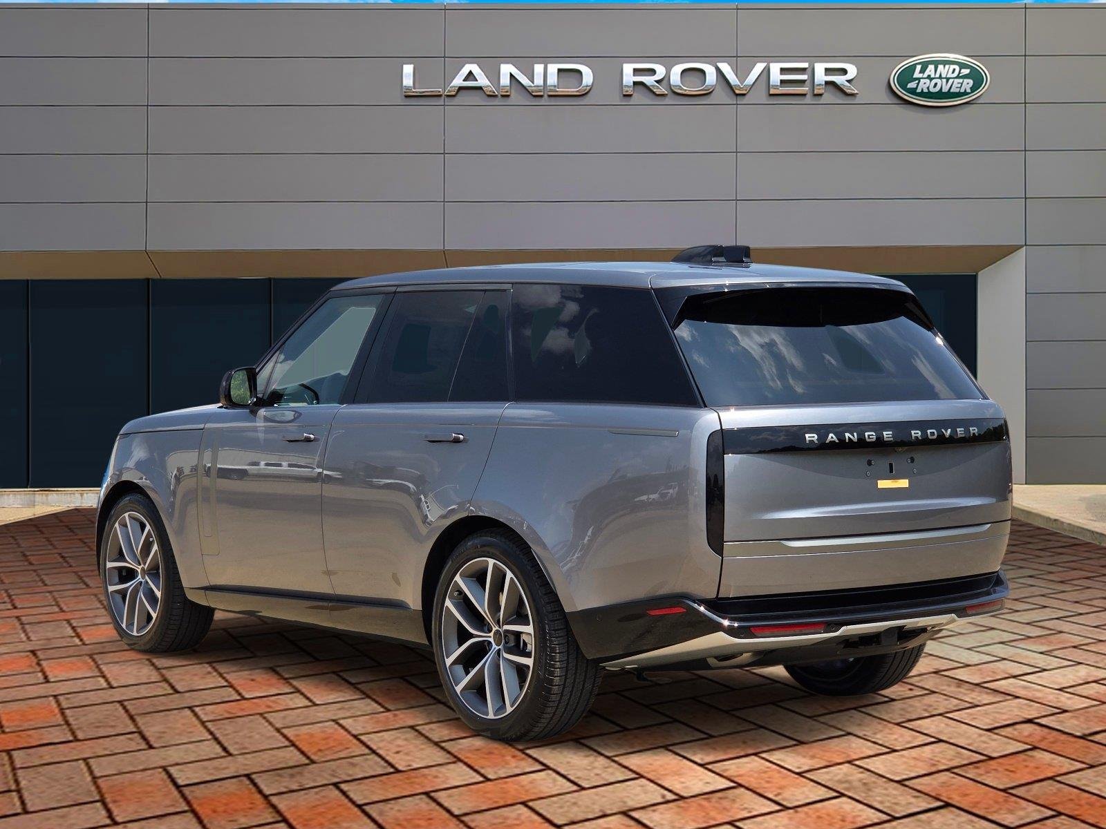 New 2026 Eiger Grey Land Rover SE image 6