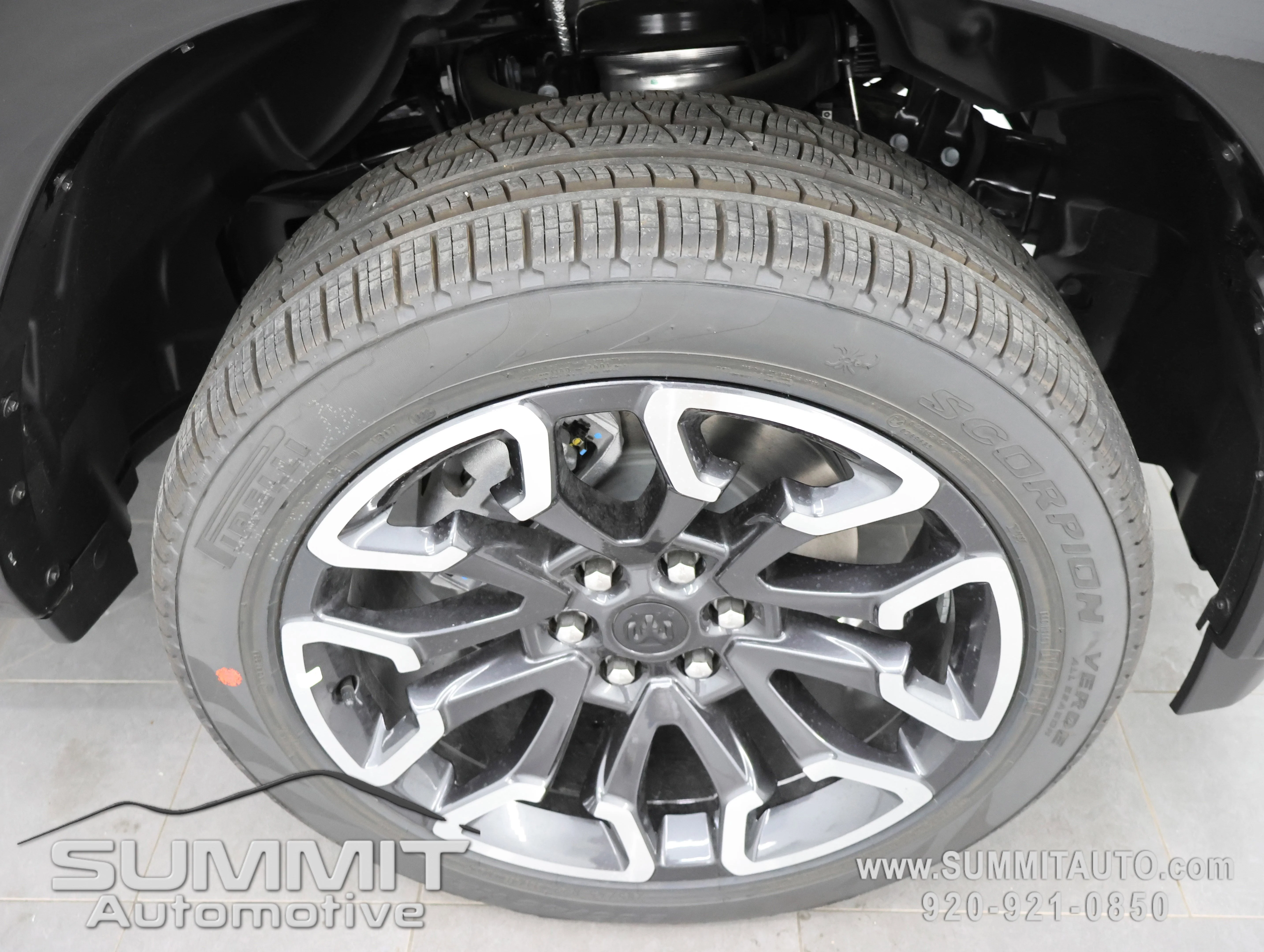 New 2026 Diamond Black Crystal Pearl-Coat Exterior Paint RAM Limited image 3