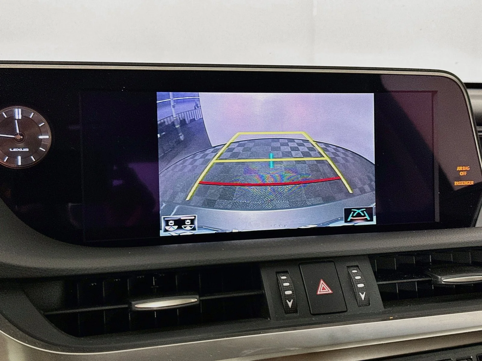 Used 2020 Green Lexus 300h image 14