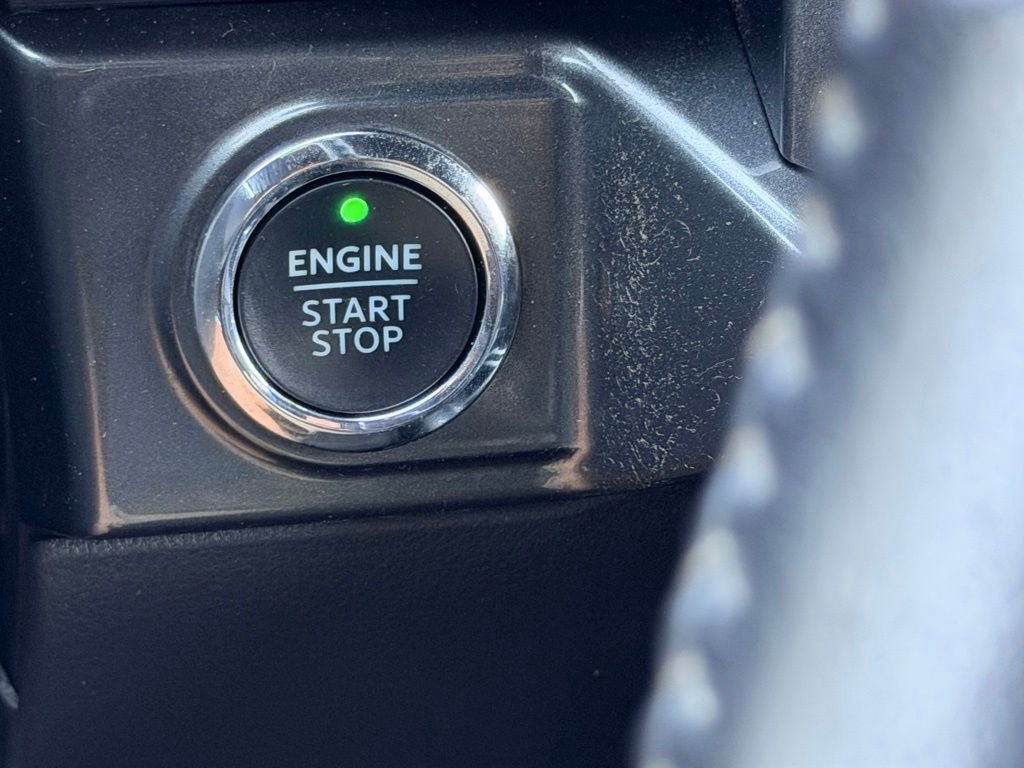 Used 2022 White Ford XLT image 32