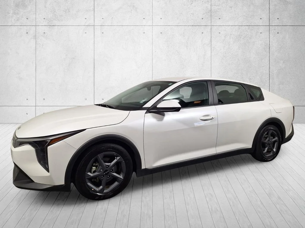 2025 Kia K4 LXS AT's photo