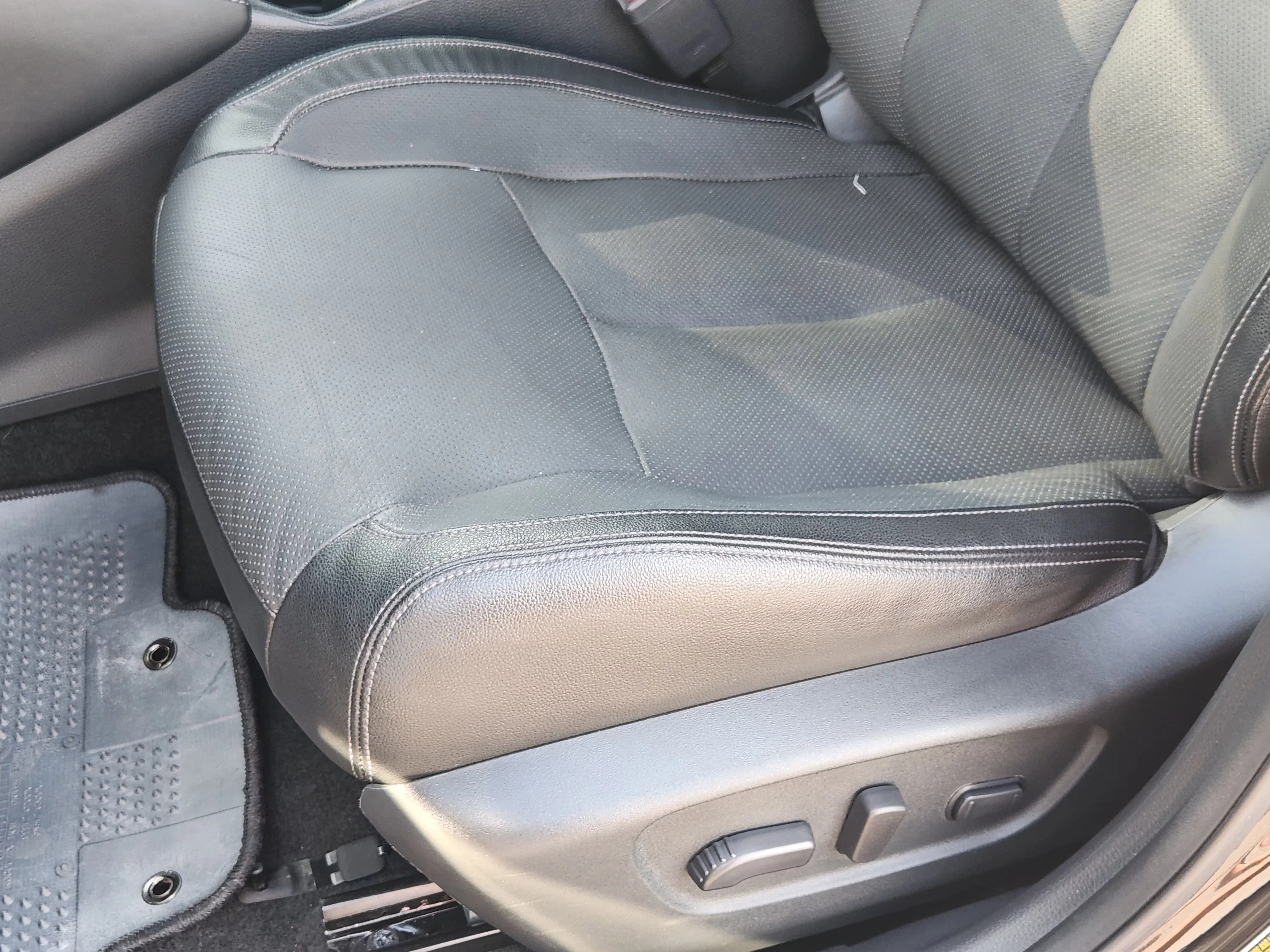 Used 2017 Magnetic Black Nissan SL image 25
