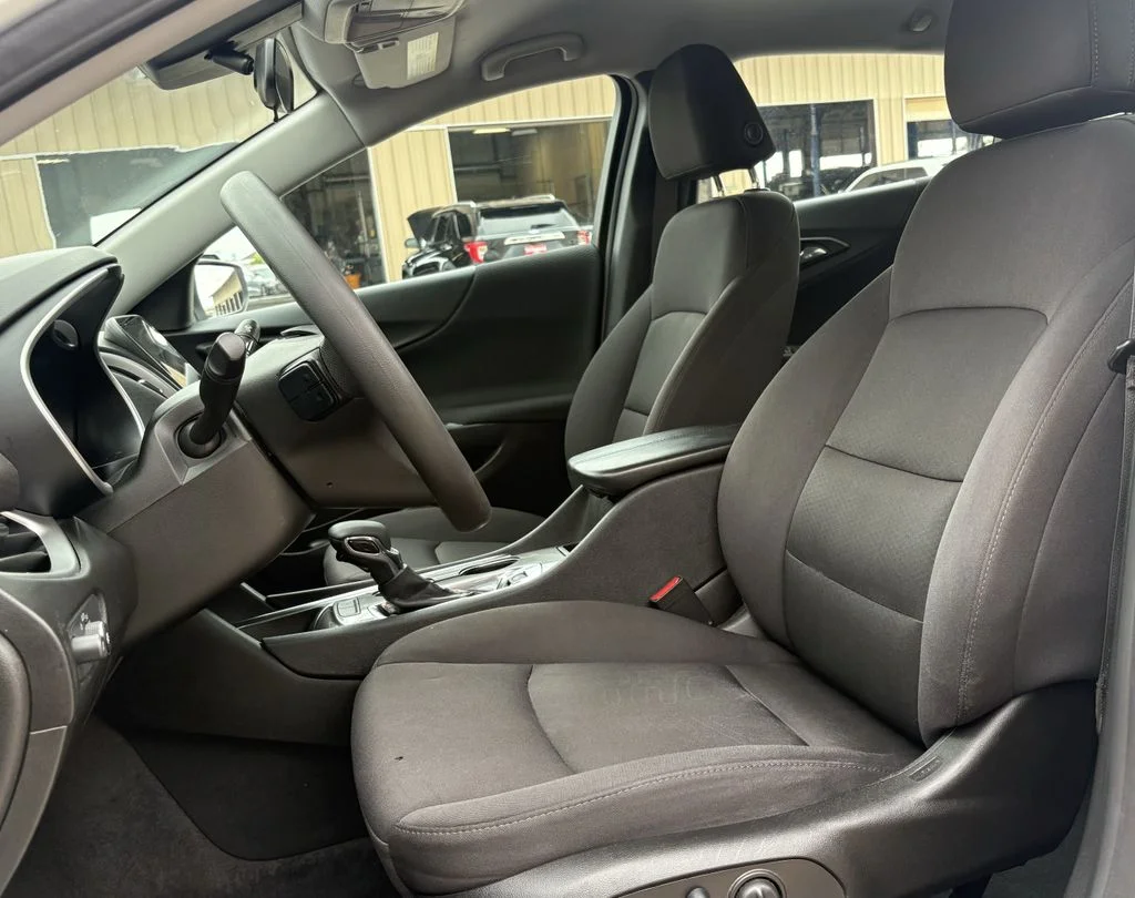 Used 2024 Summit White Chevrolet LT image 11