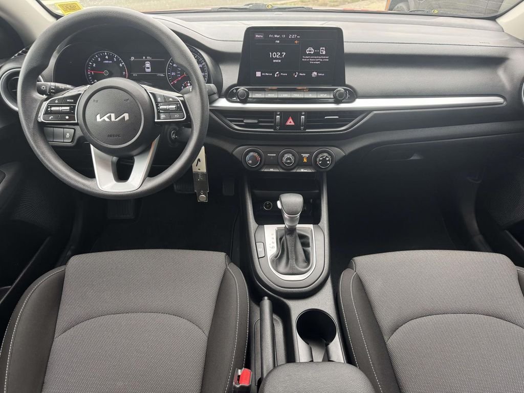 Used 2023 Red Kia LXS image 11