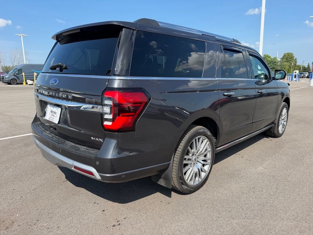 Used 2022  Ford Limited image 5