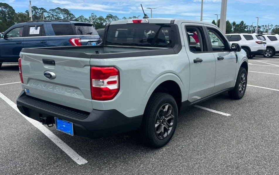 Used 2024 Green Ford XLT image 6