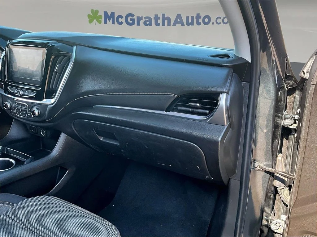 Used 2018 Gray Chevrolet LT image 31