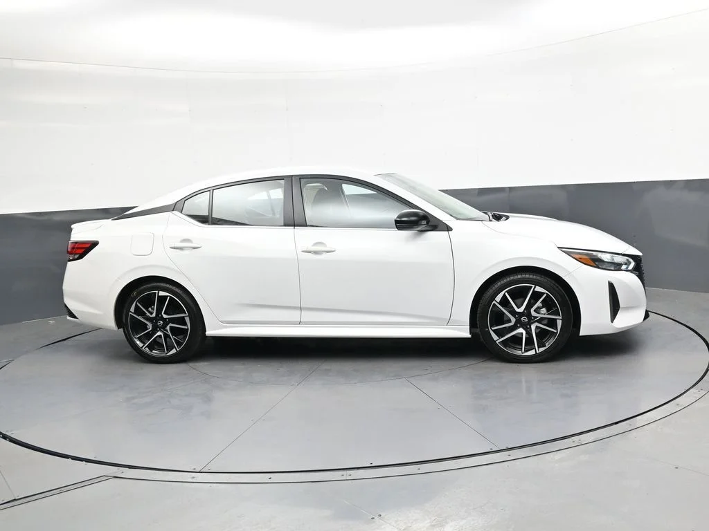 Used 2025 White Nissan SR image 4