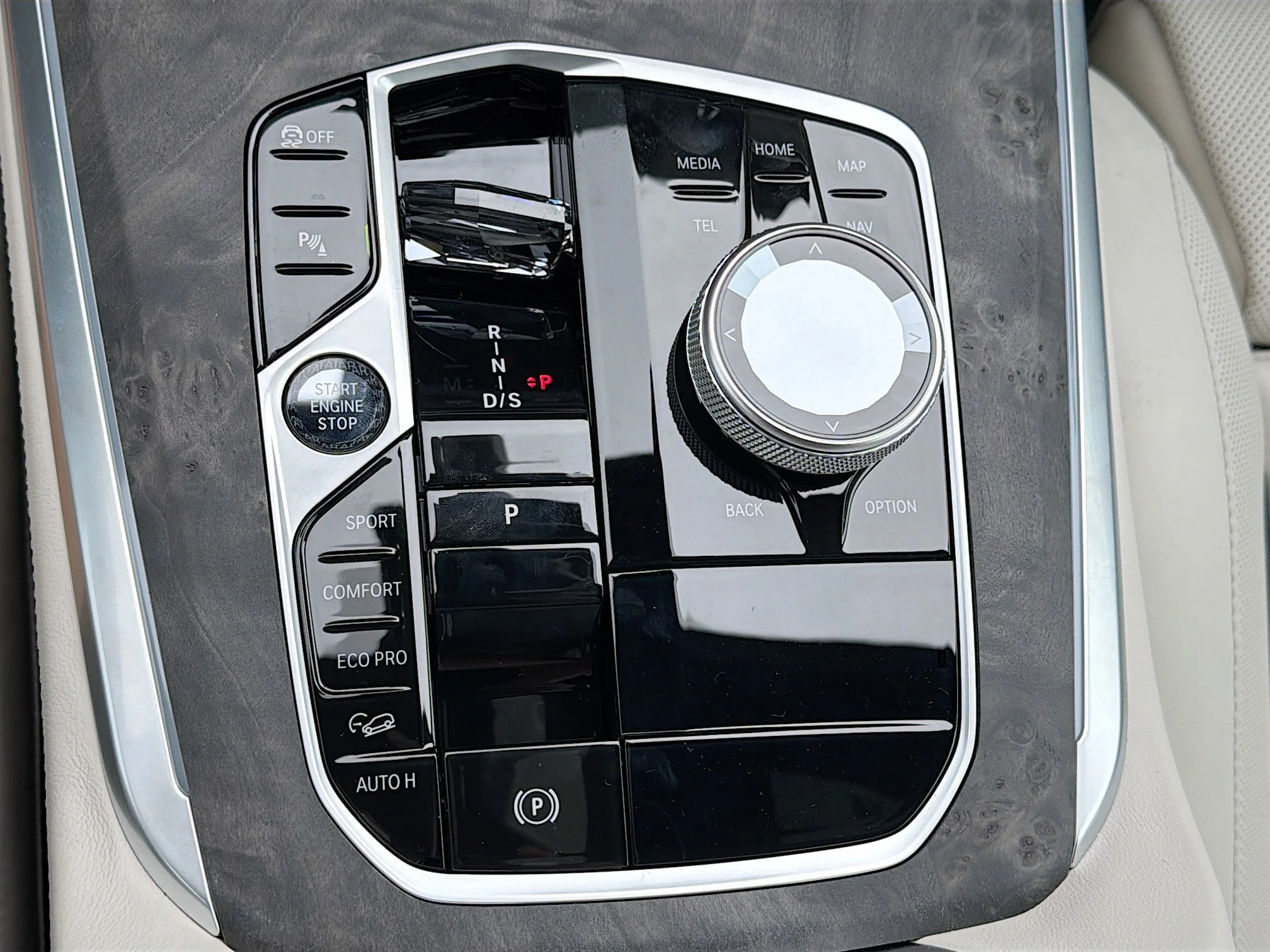 New 2026 Mineral White Metallic BMW xDrive40i image 28