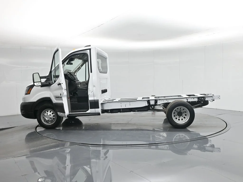 New 2026 Oxford White Ford Base image 27