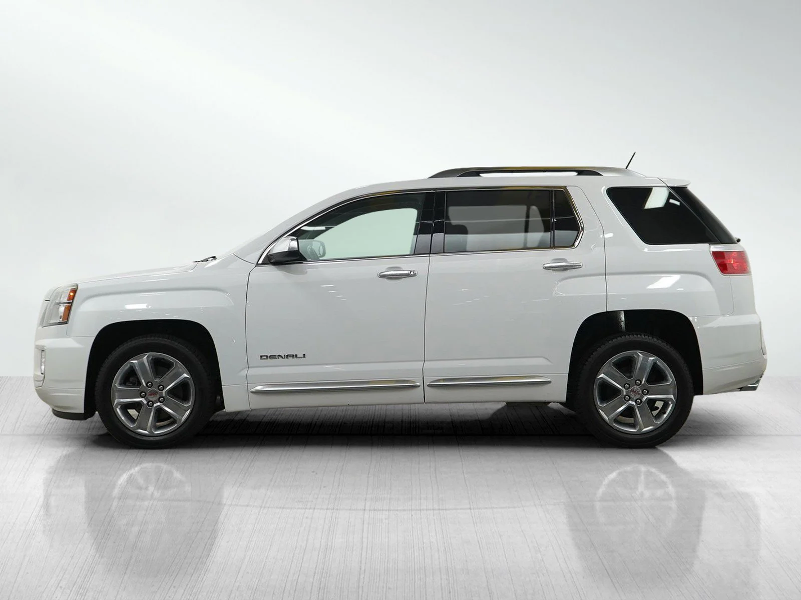 Used 2016 GMC Terrain Denali with VIN 2GKFLVEK8G6179919 for sale in Burnsville, Minnesota