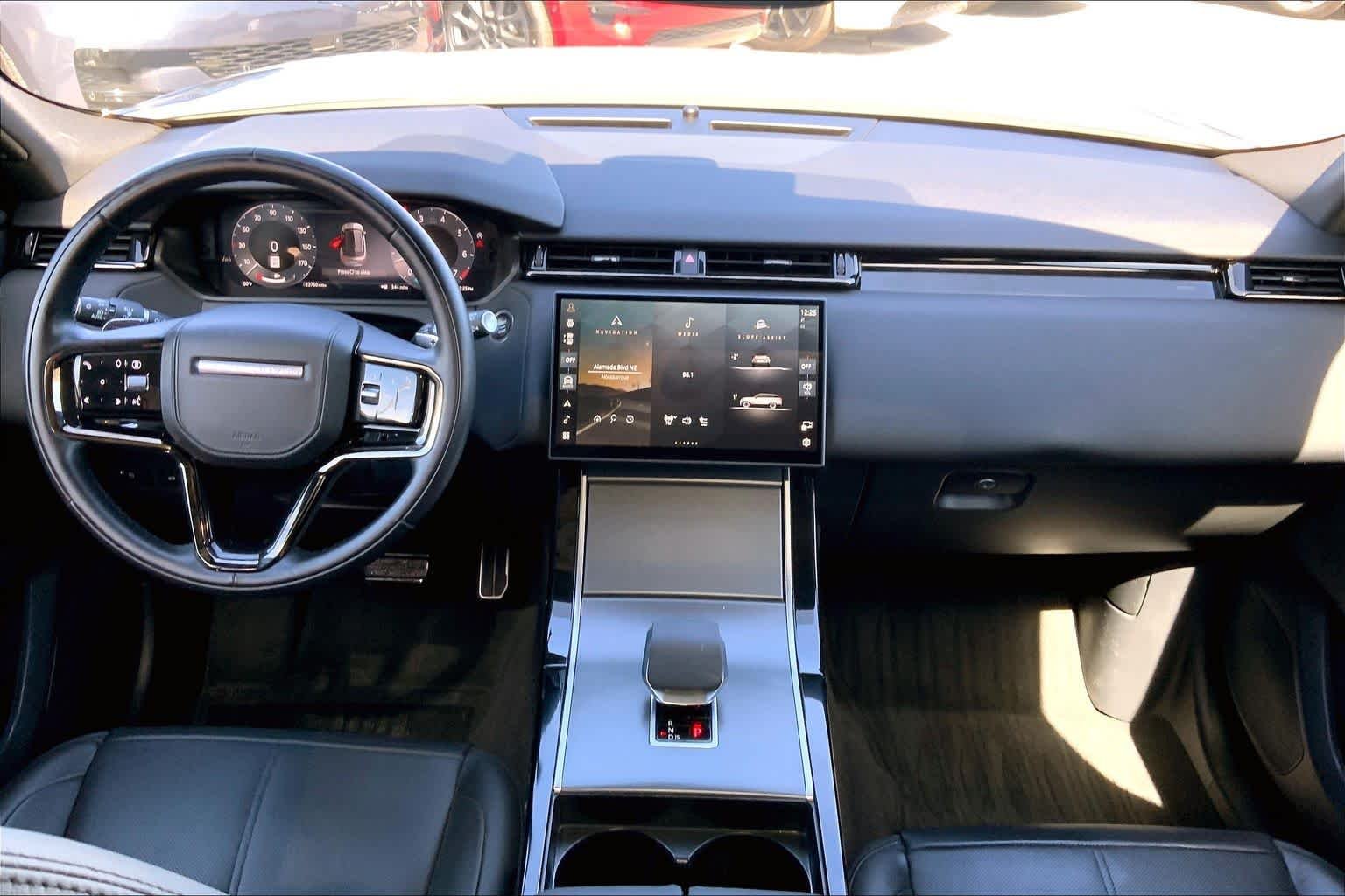 Certified Used 2025 Arroios Grey Metallic Land Rover Dynamic SE image 13