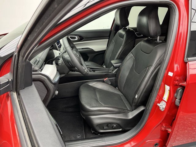 Used 2023 Redline Pearlcoat Jeep Limited image 8