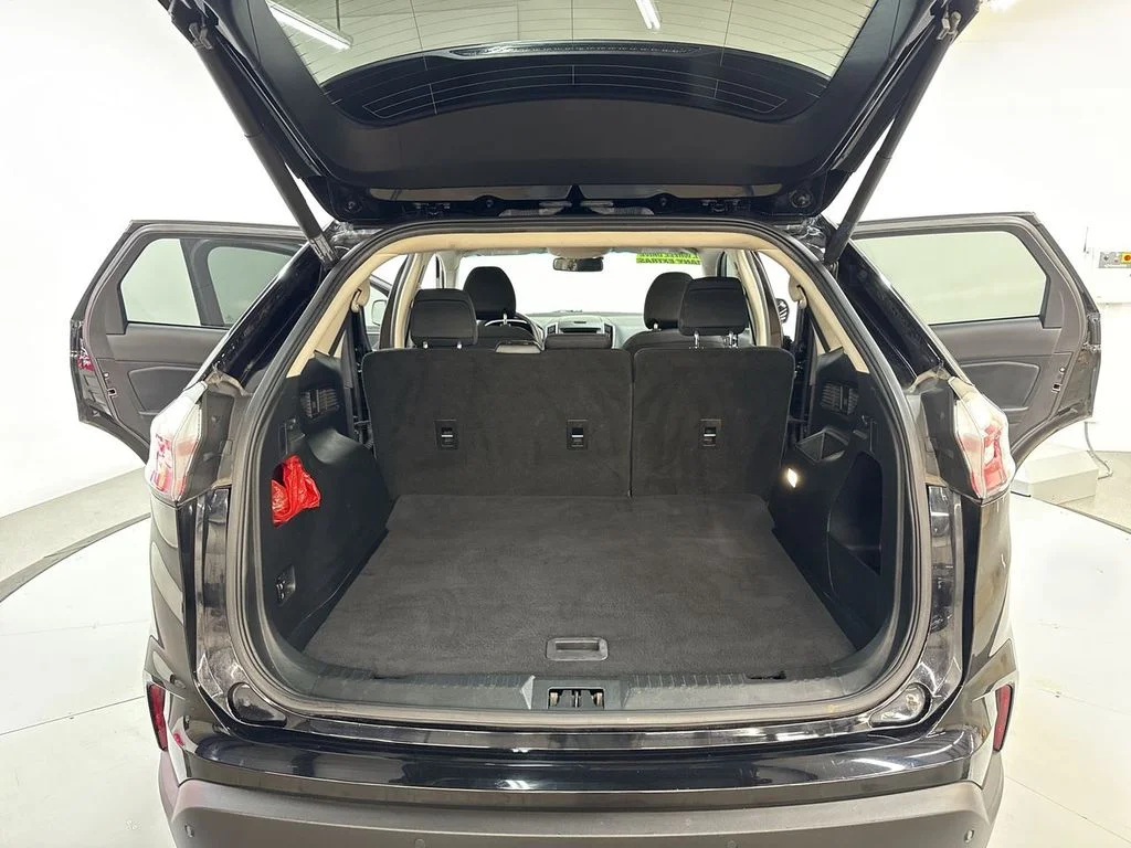 Used 2019 Agate Black Metallic Ford SEL image 12