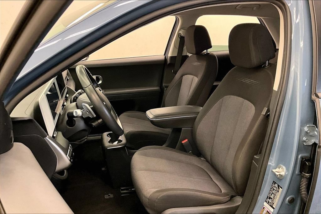 Used 2024  Hyundai SE image 21