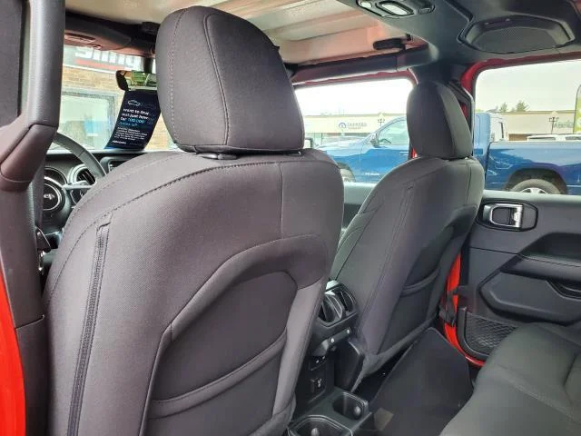 2023 Jeep Wrangler 4-Door Sahara - Photo 24