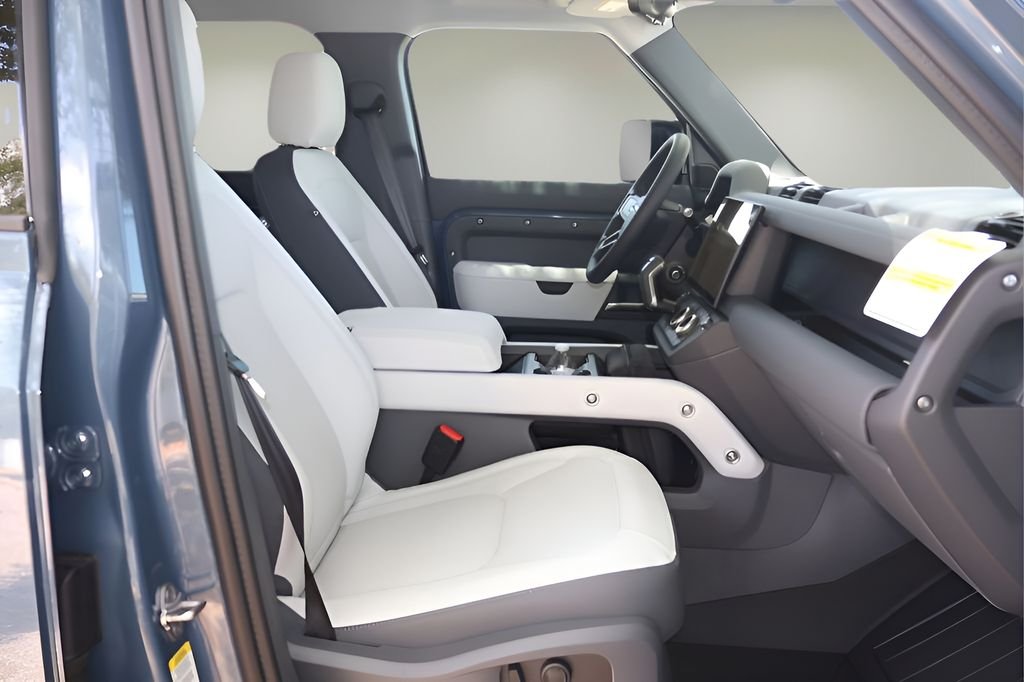 New 2026 Tasman Blue Land Rover S image 18