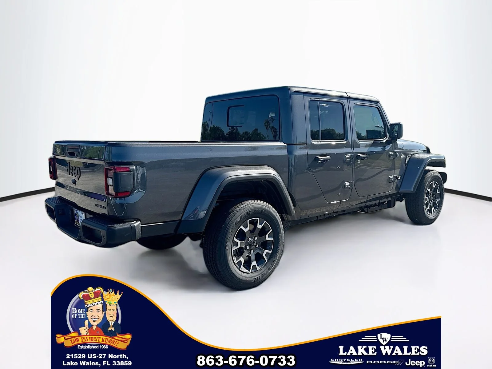 New 2026 Granite Crystal Metallic Clear-Coat Exterior Paint Jeep Sahara image 6