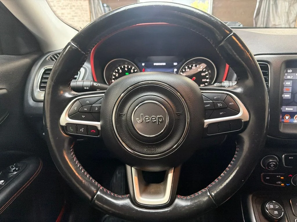 Used 2019 White Clearcoat Jeep Trailhawk image 19