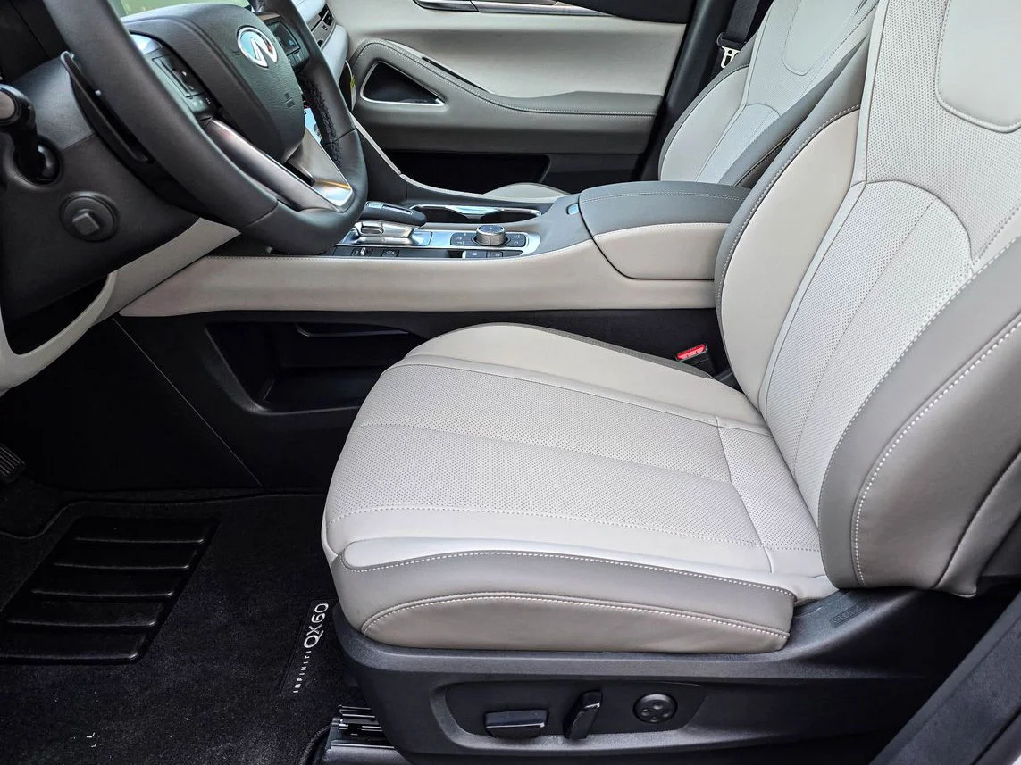 New 2027 RADIANT WHITE INFINITI Luxe AWD image 13