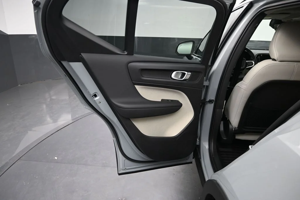 Used 2026 Vapour Grey Volvo Plus image 12