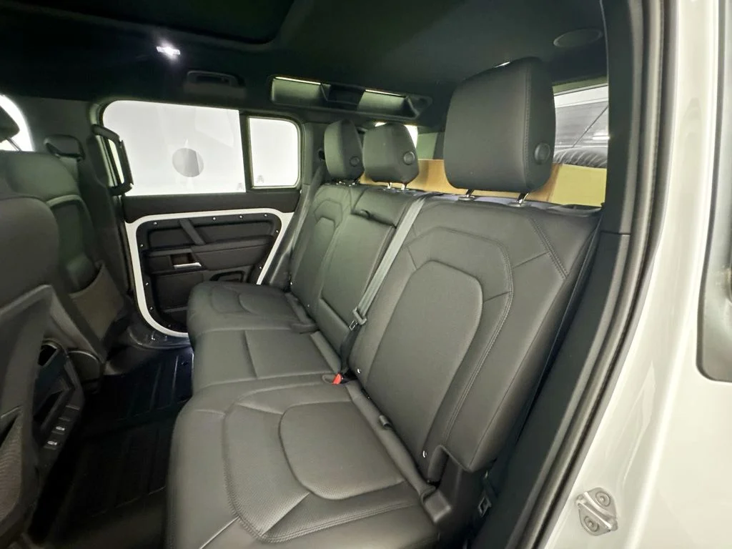 New 2026 Fuji White Land Rover X-Dynamic SE image 25