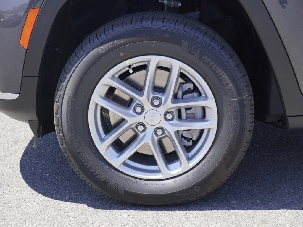 New 2026 Baltic Gray Metallic Clear-Coat Exterior Paint Jeep Laredo image 9