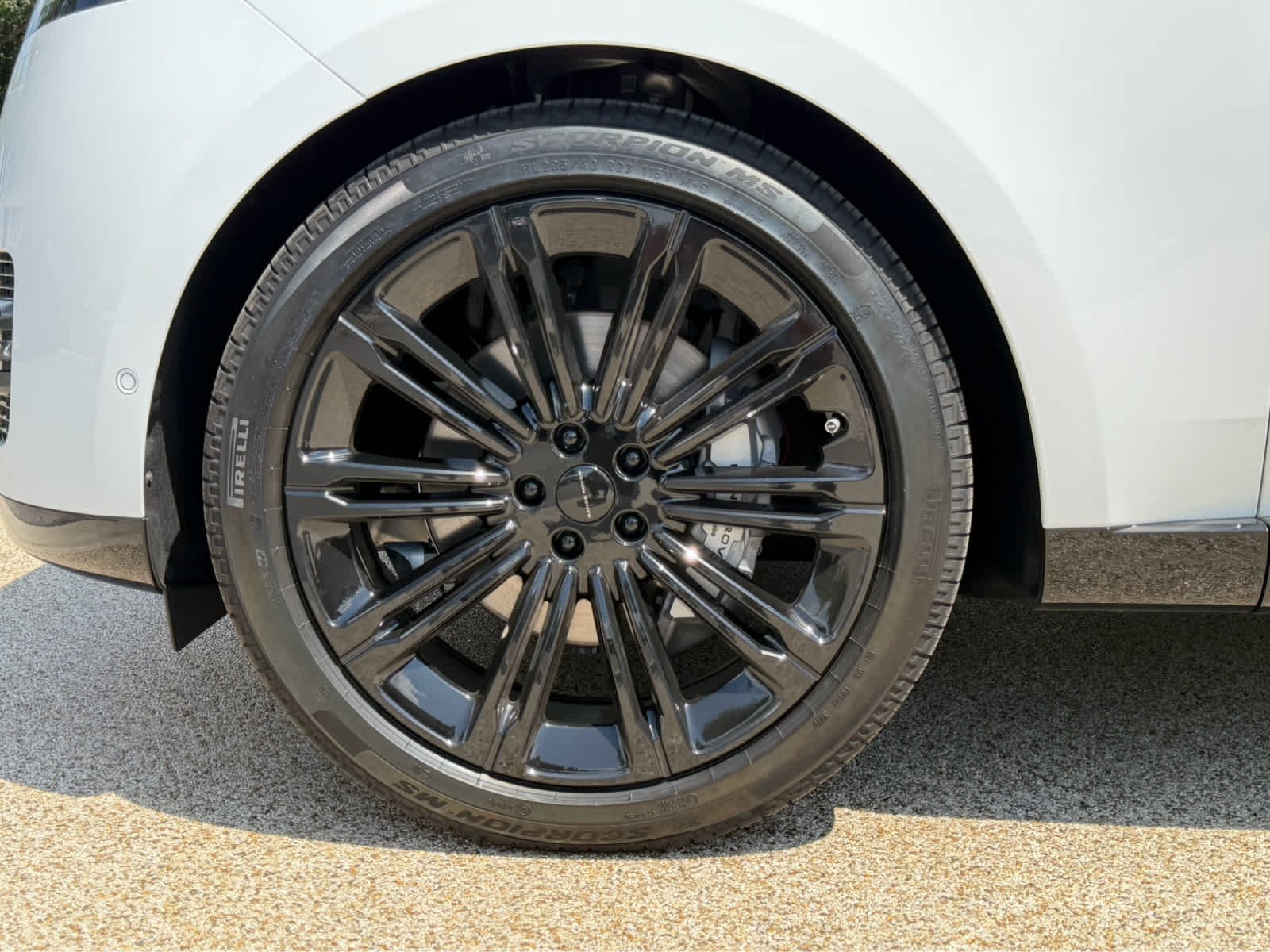 New 2026 Fuji White Land Rover SE image 7