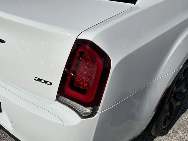 Used 2022 White Chrysler Touring image 9