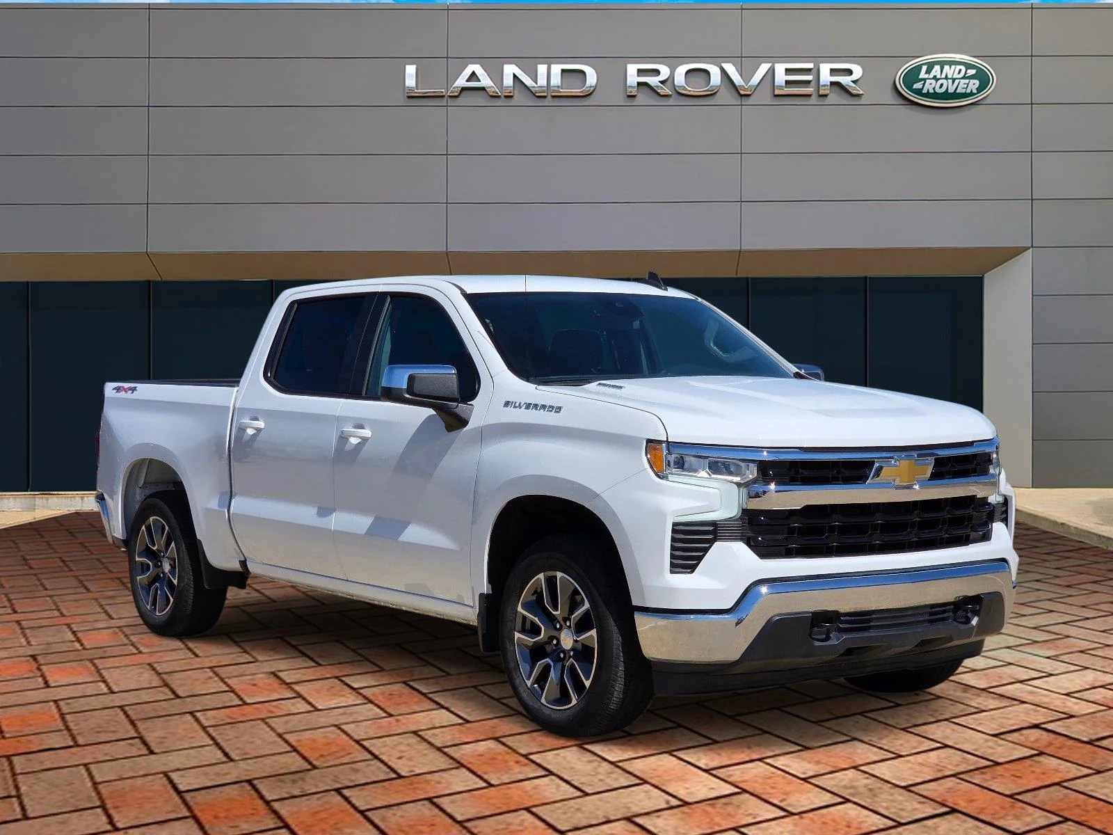 Used 2024 Summit White Chevrolet LT image 3