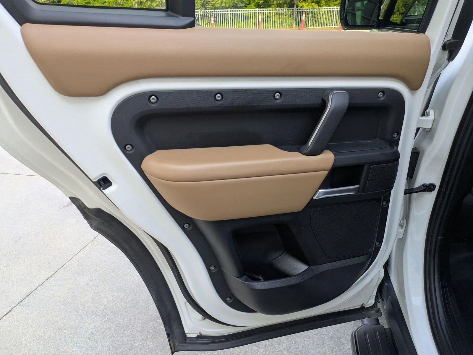 Used 2025 Fuji White Land Rover X-Dynamic SE image 26
