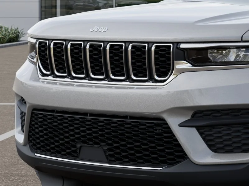 New 2026 Silver Zynith Jeep Laredo image 37