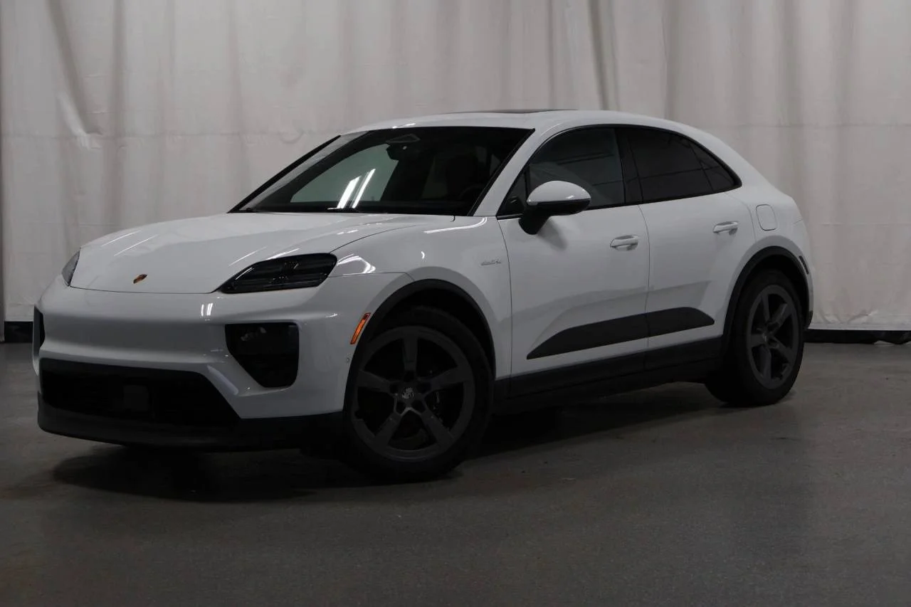 2026 Porsche Macan Base