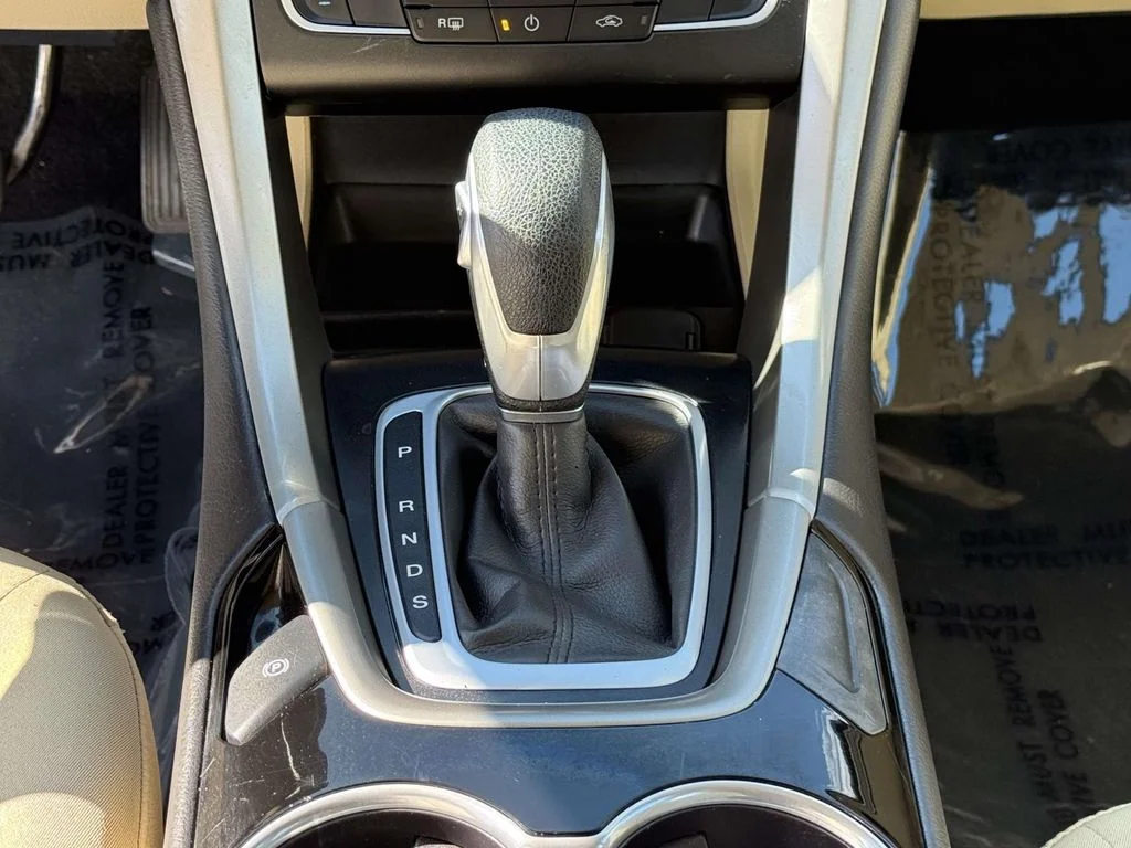 Used 2016 White Ford SE image 19