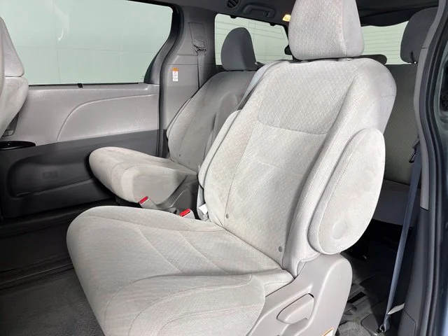 Used 2015 Silver Toyota LE image 35