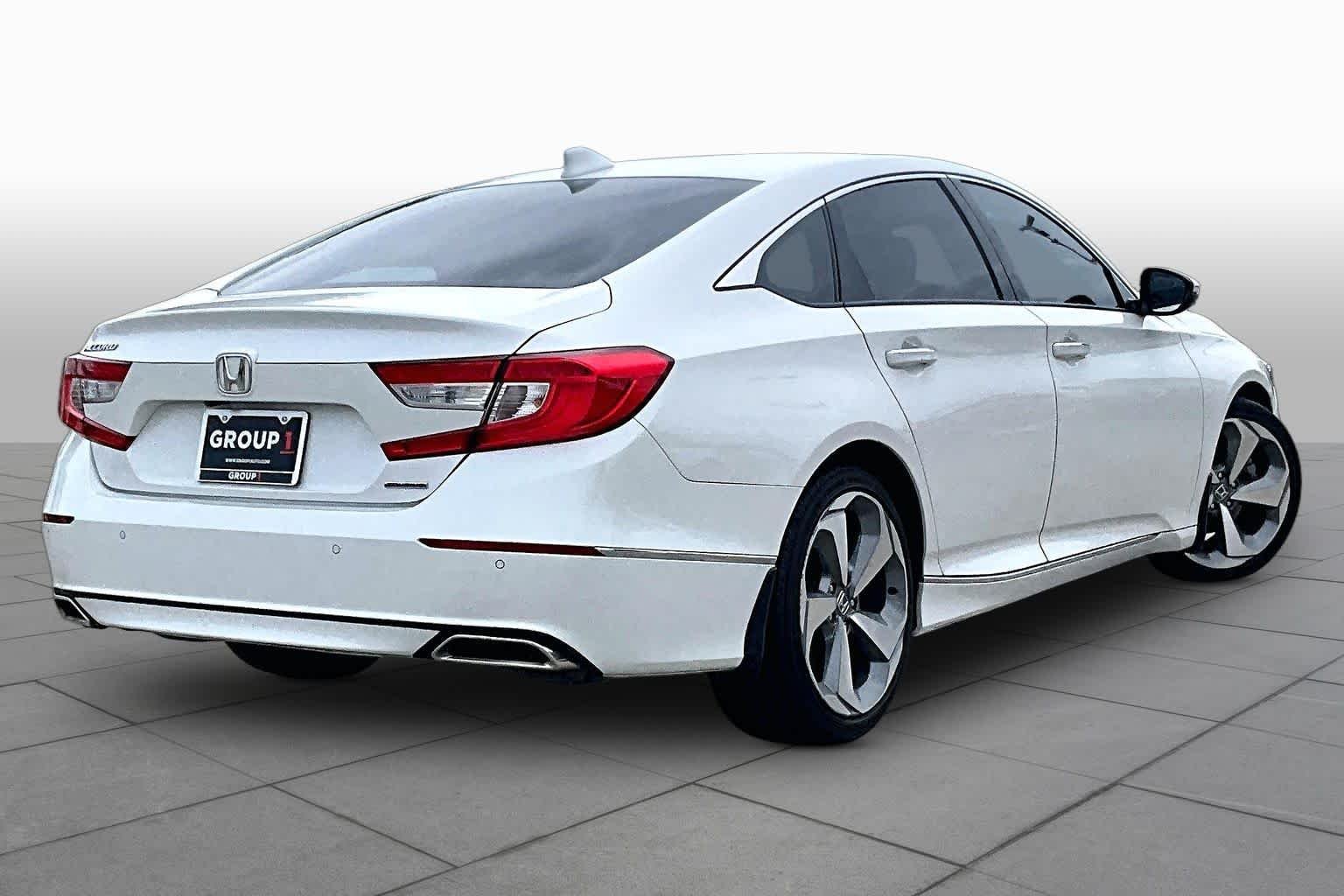 Used 2018 Platinum White Pearl Honda Touring 1.5T image 12