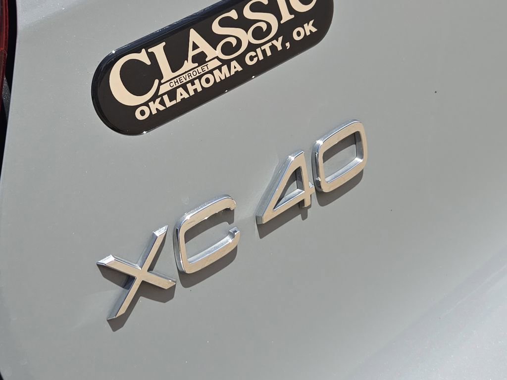 Used 2024  Volvo Core Bright Theme image 33