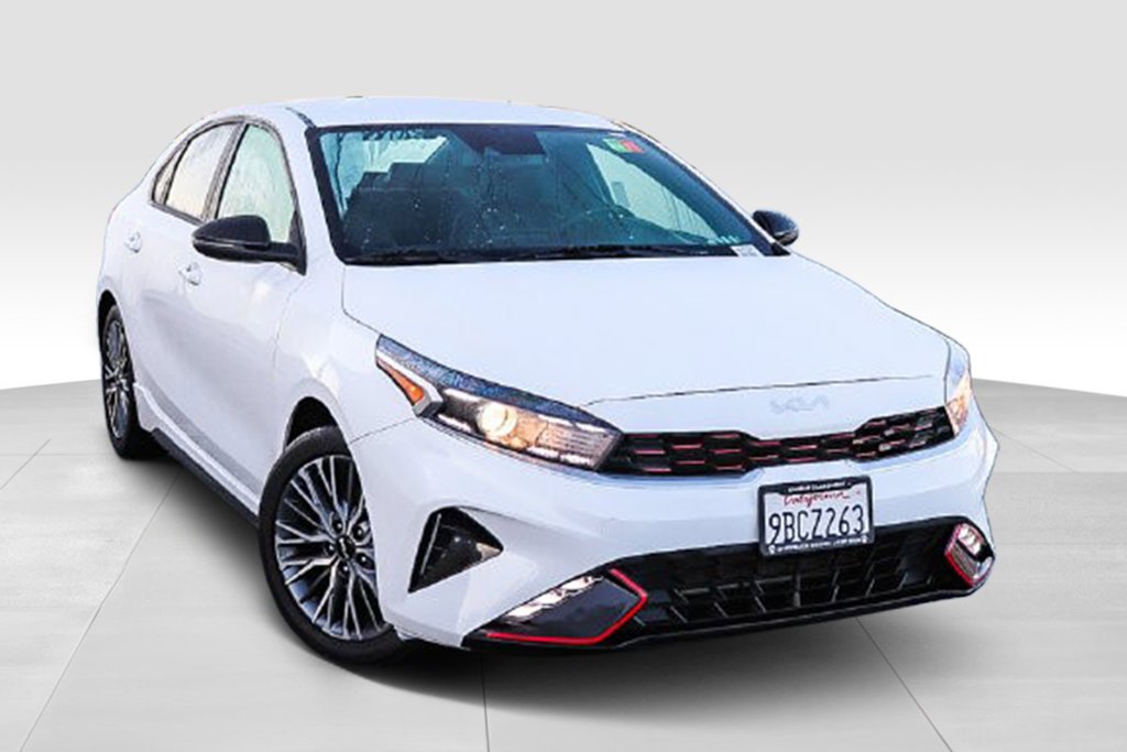 Used 2022 Snow White Pearl Kia GT-Line image 2