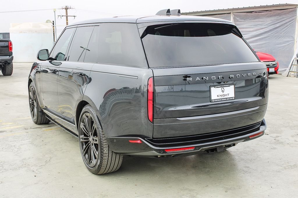 Used 2024 Carpathian Gray Premium Metallic Land Rover Autobiography image 7
