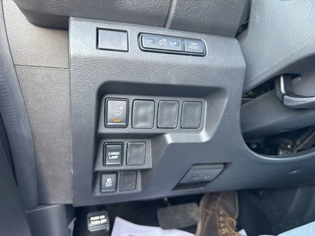 New 2026 Glacier White Nissan Crew Cab SV image 26