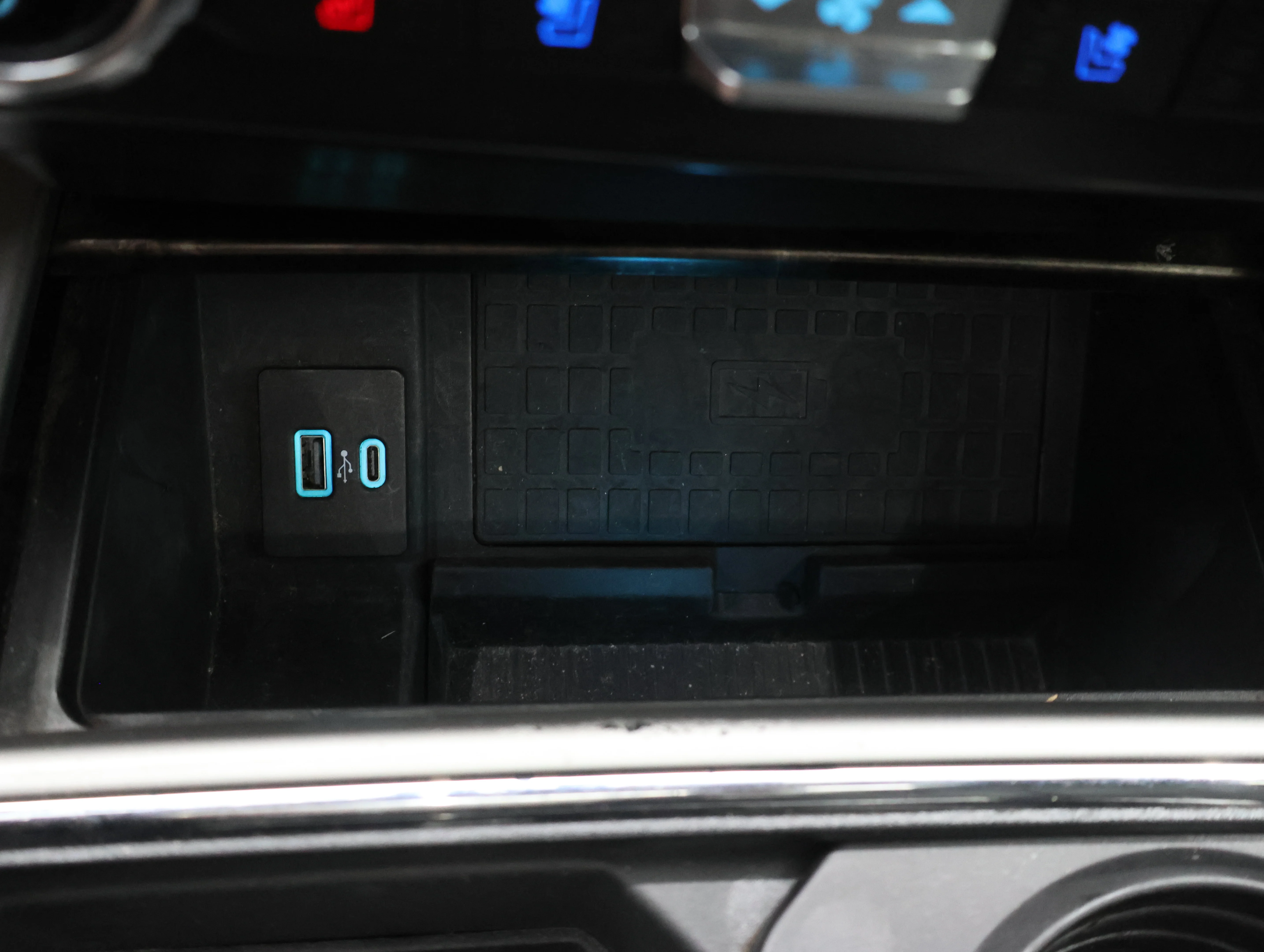 Used 2022 Agate Black Metallic Ford Lariat image 48