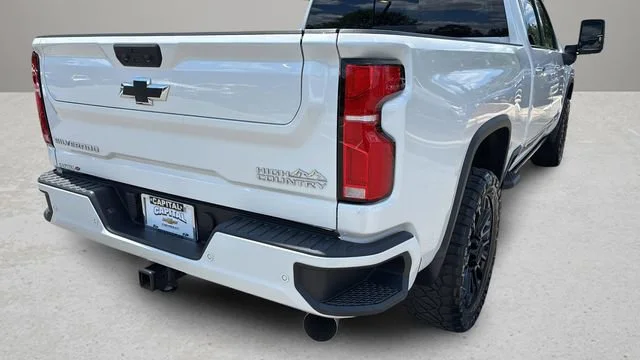 Used 2025 Iridescent Pearl Tricoat Chevrolet High Country image 39