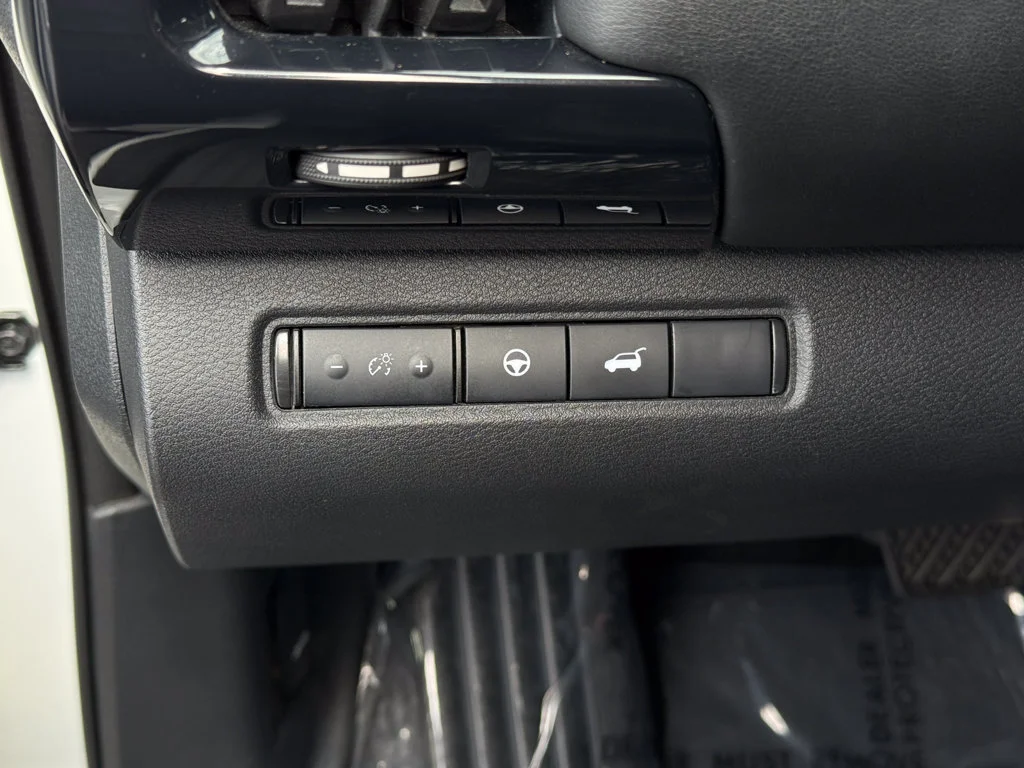 Used 2025 White Nissan SV image 25